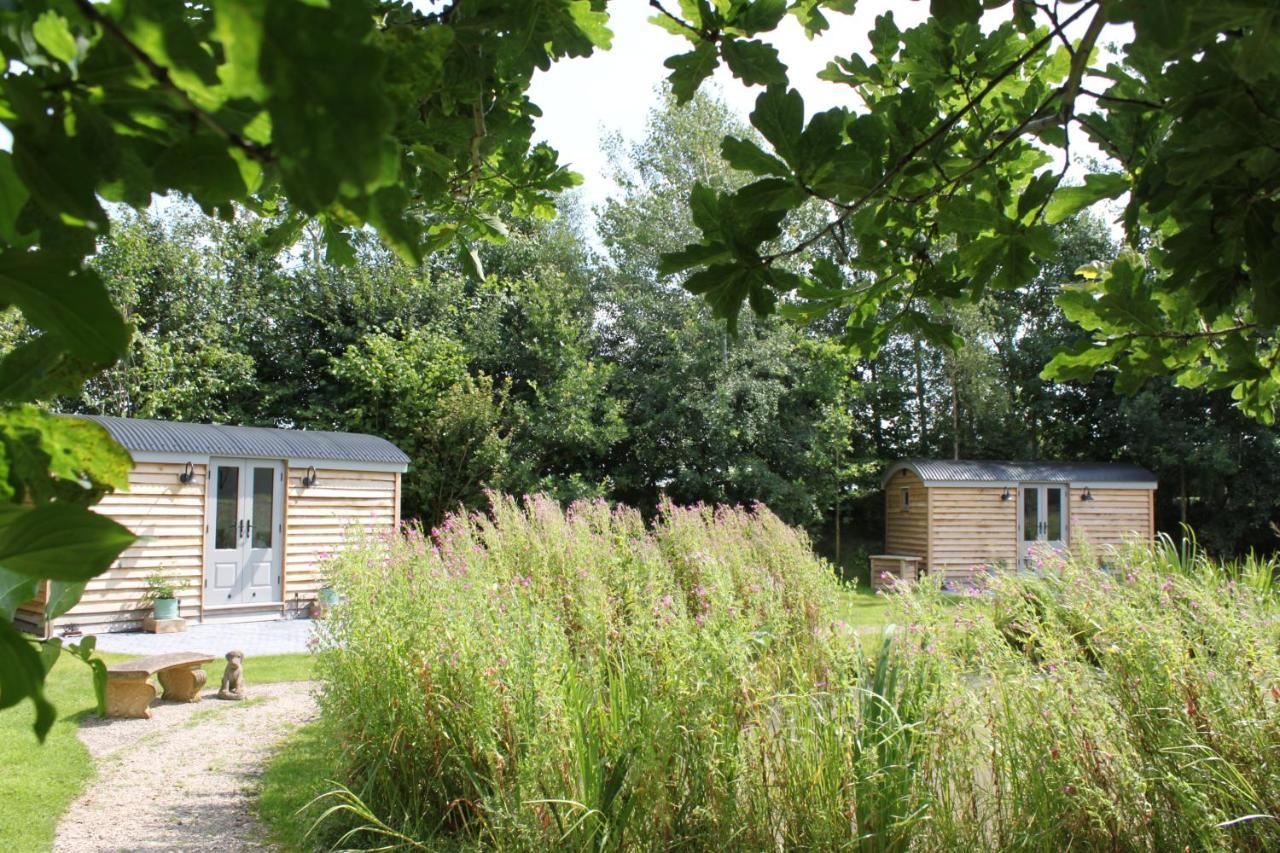 Luxury Shepherds Hut - The Sweet Pea By The Lake Йорк Екстериор снимка